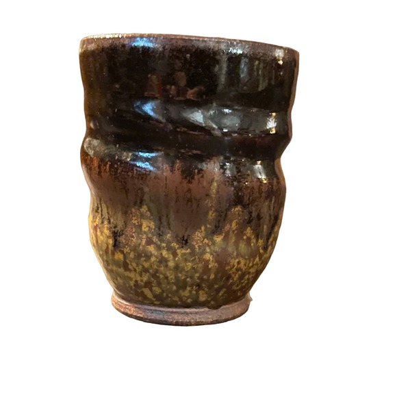 RARE FIND SMALL MEXICAN TERRA COTTA GOBLET SIGNED BY THE ARTIST ON BOTTOM - Picture 3 of 4